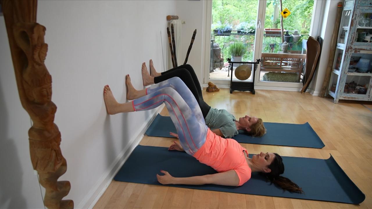 Fitnesstrend Wand-Pilates: Übungen für Einsteiger