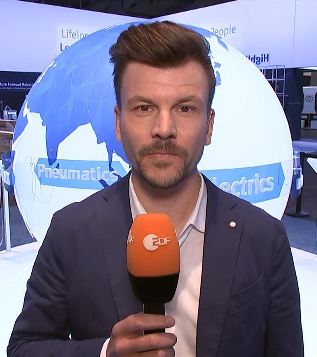 ZDF-Reporter Fabian Köhler auf der Hannover Messe