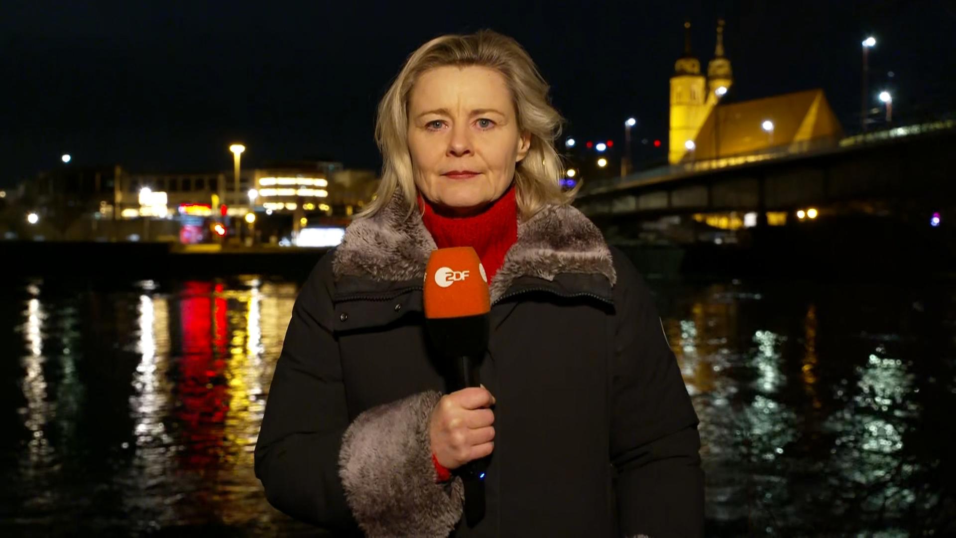 ZDF-Reporterin Annette Pöschel in Magdeburg
