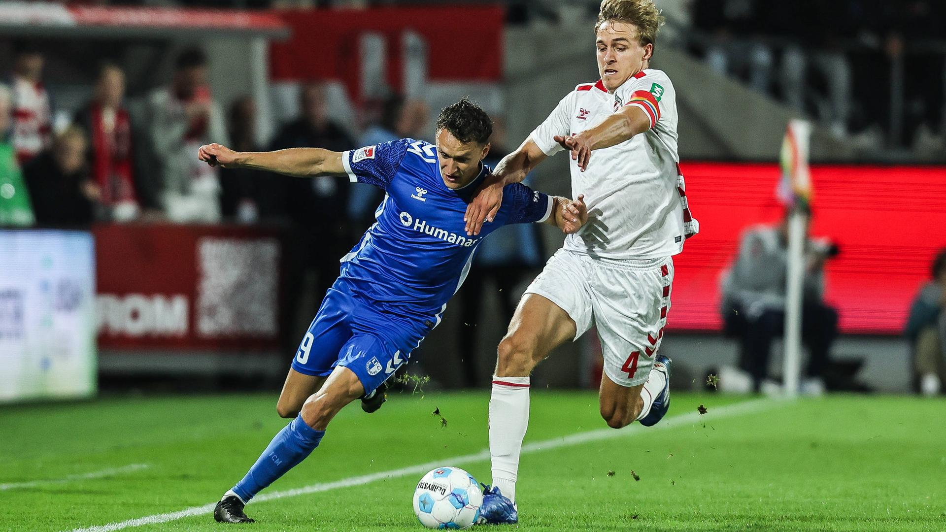 Martijn Kaars im Laudfuell mit Timo Hübers