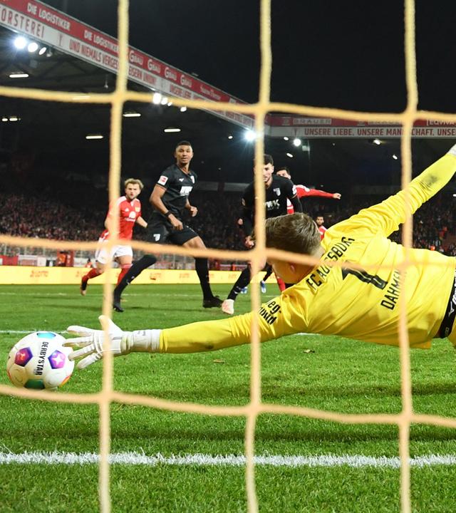 Kevin Volland schießt das erste Tor für Union Berlin.