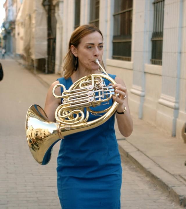 Starhornistin Sarah Willis auf Kuba