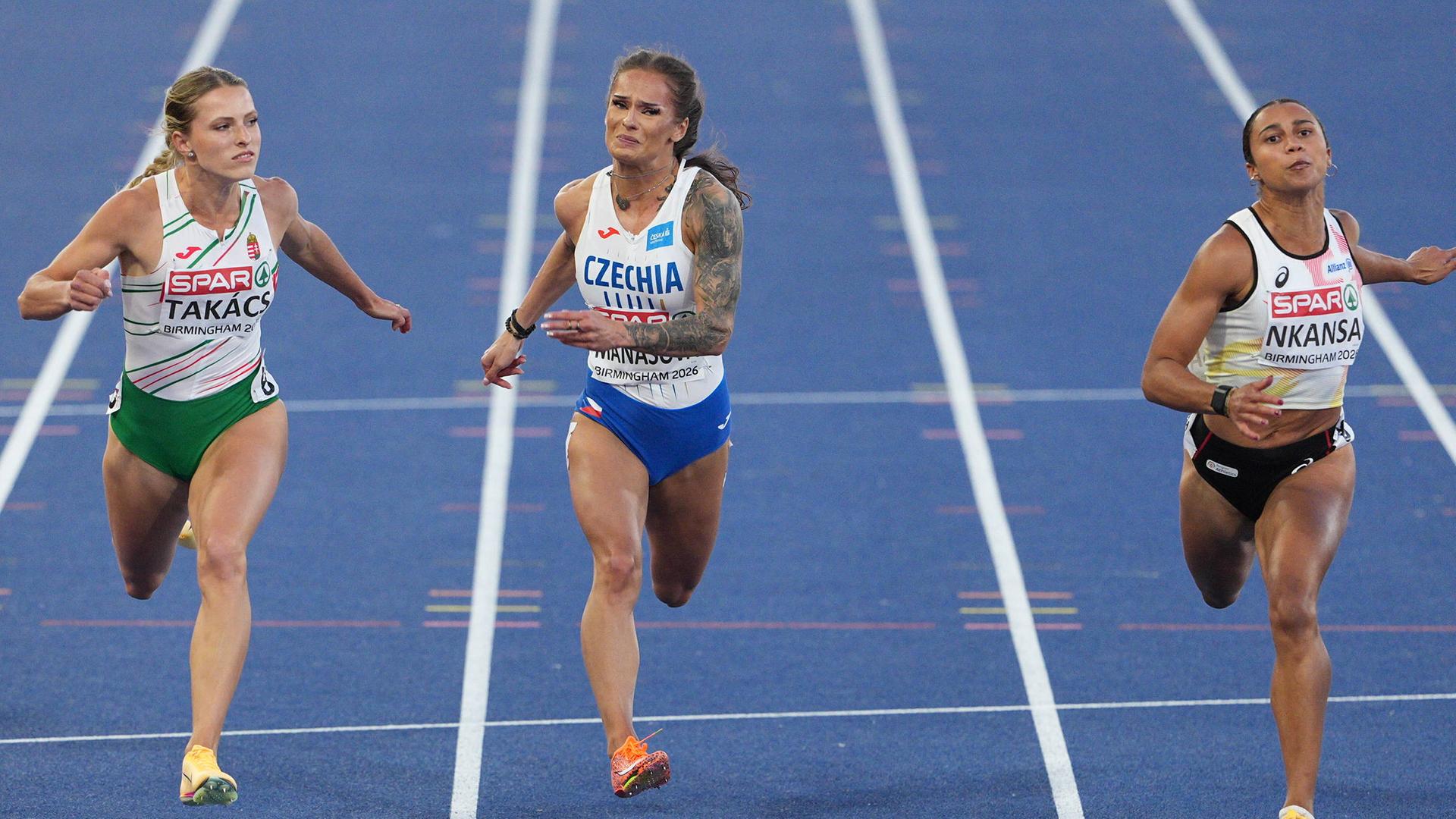 Boglárka Takács, Karolina Manasová und Delphine Nkansa im 100-Meter-Halbfinale der Frauen.