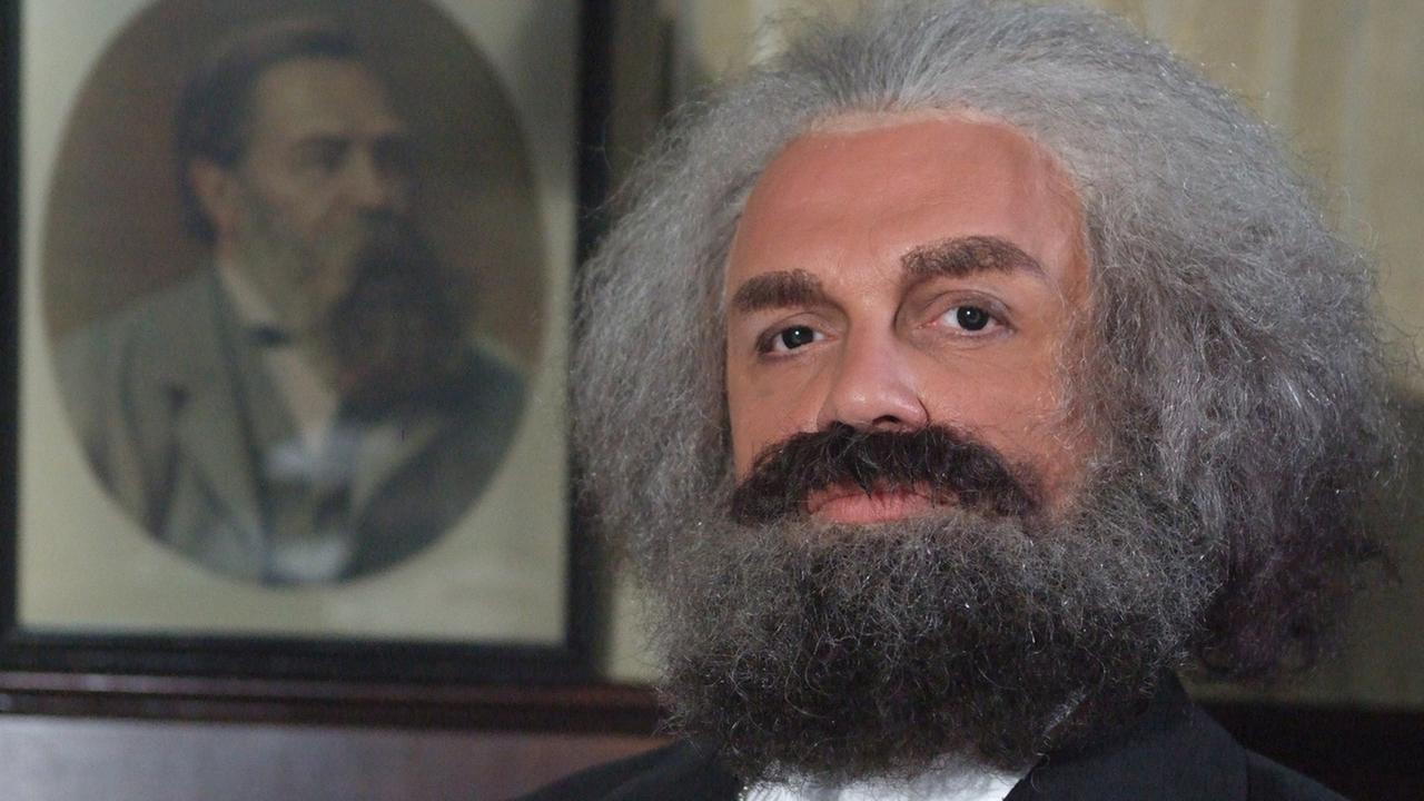 Hape Kerkeling als Karl Marx