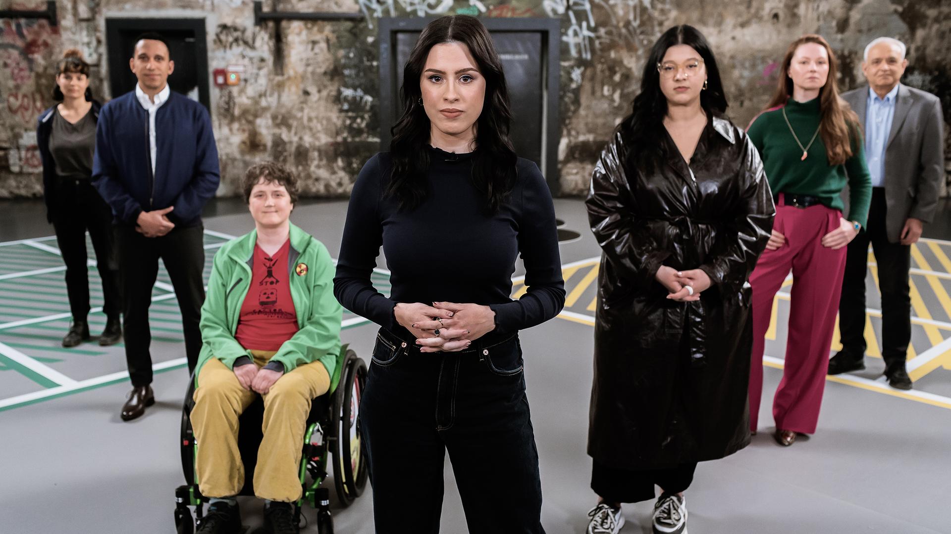 Salwa Houmsi mit Gästen