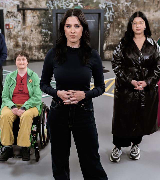 Salwa Houmsi mit Gästen