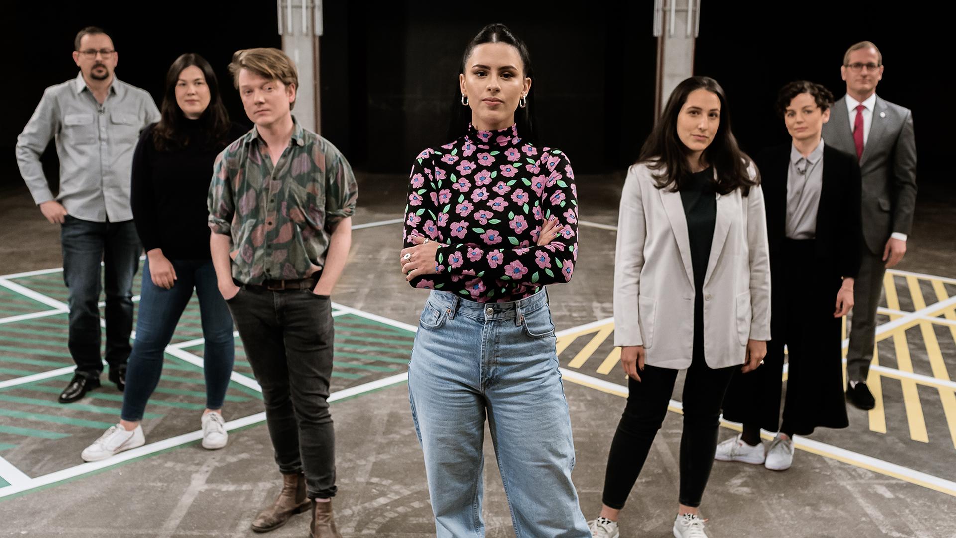 Salwa Houmsi mit Gästen