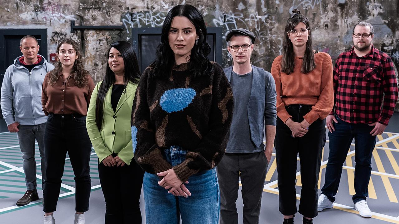 Salwa Houmsi mit Gästen