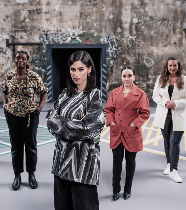 Salwa Houmsi mit Gästen