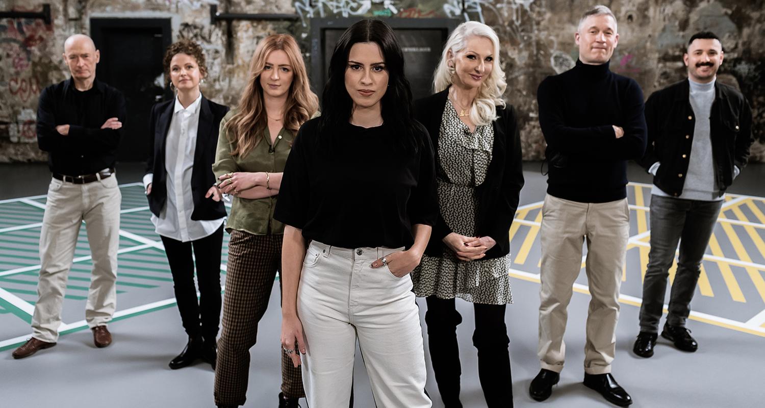 Salwa Houmsi mit Gästen