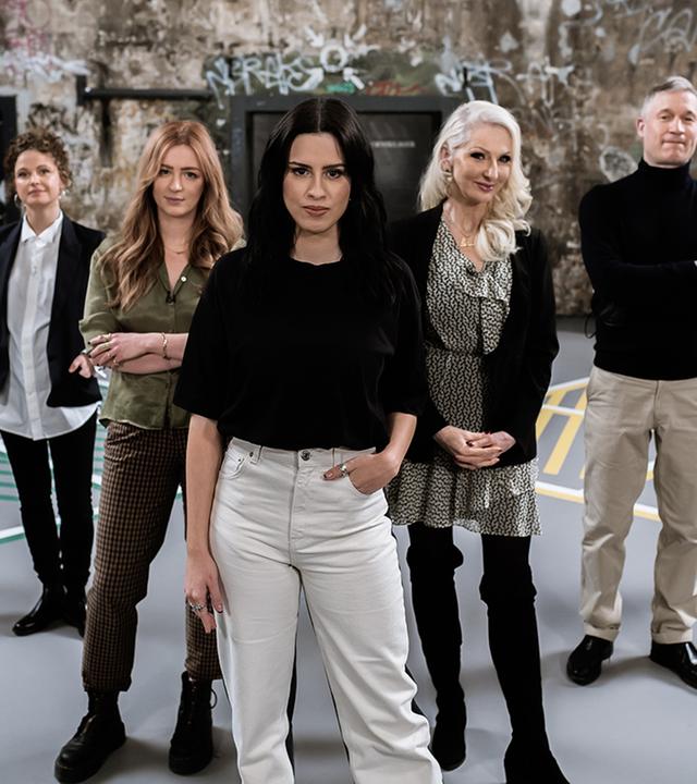 Salwa Houmsi mit Gästen