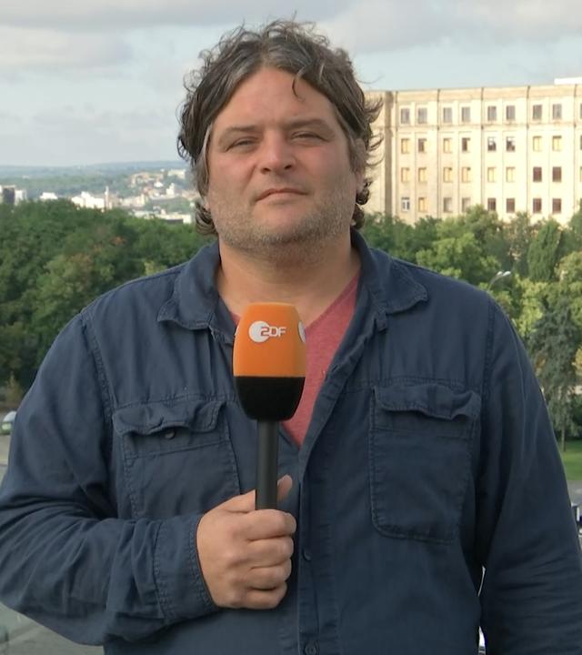 ZDF-Reporter Dara Hassanzadeh in Charkiw / Ukraine