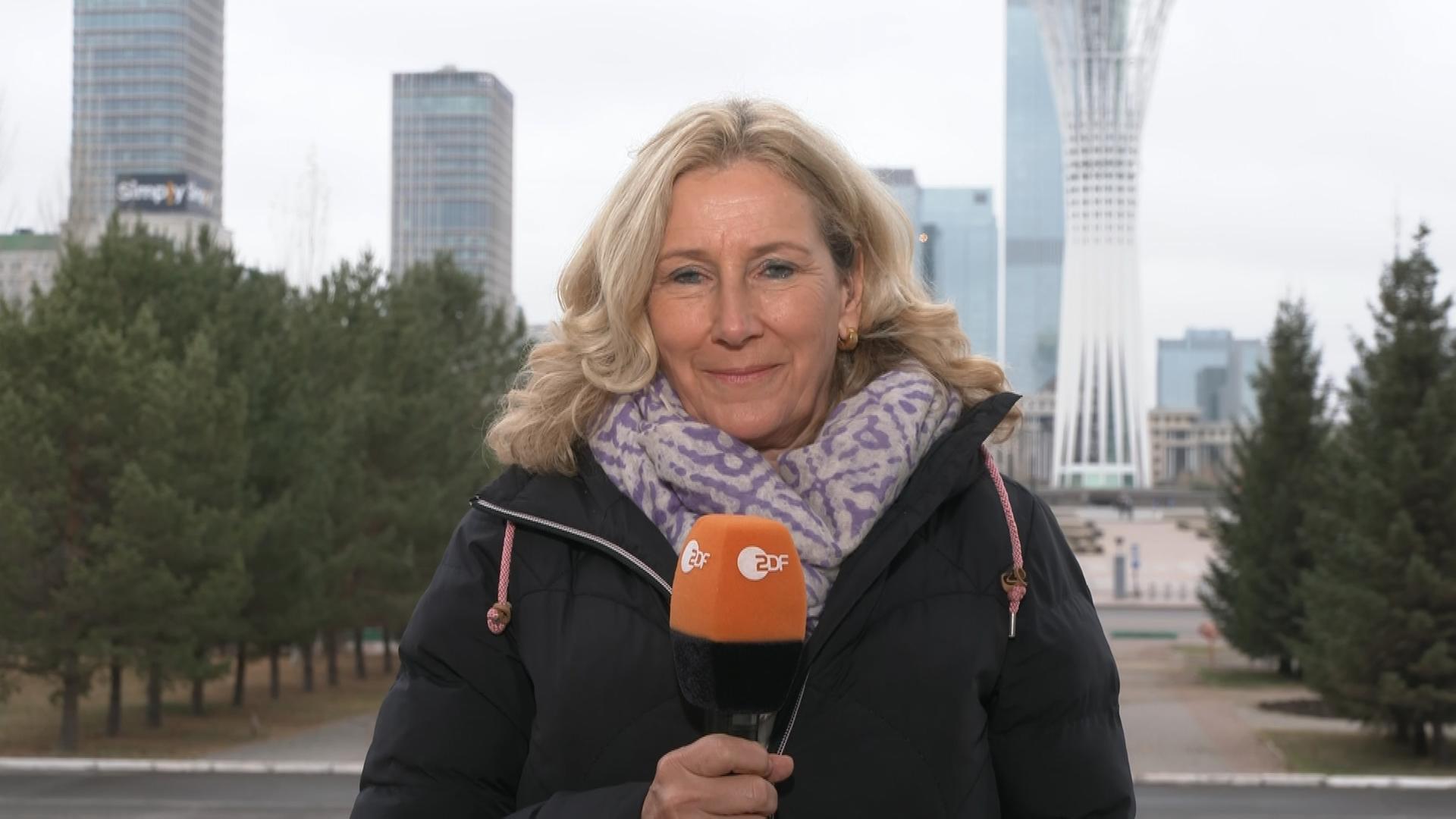 ZDF-Korrespondentin Patricia Wiedemeyer in der kasachischen Hauptstadt Astana 