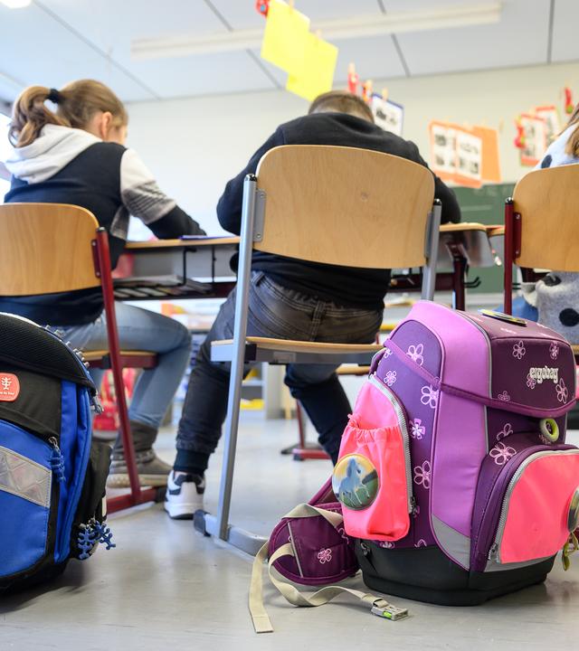 Kinder in einer Grundschule