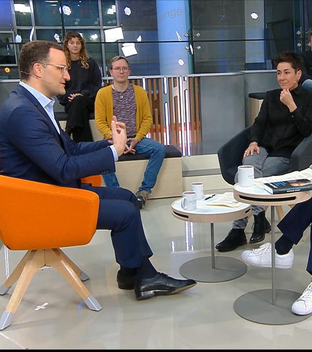 Ex-Gesundheitsminister Jens Spahn präsentiert sein Buch im moma Café
