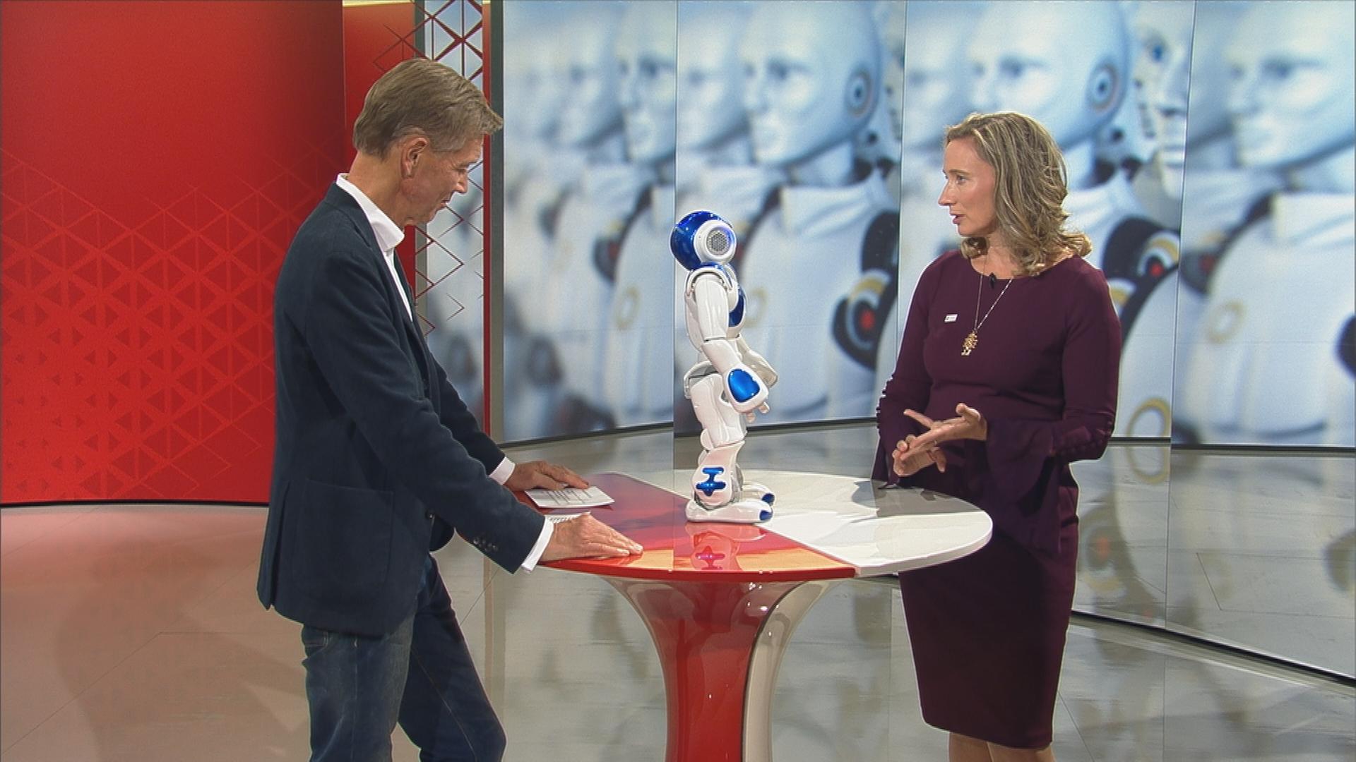 Die Expertin für Roboter und künstliche Intelligenz, Prof. Ruth Stock-Homburg, im makro-Studio mit Moderator Günter Neufeldt