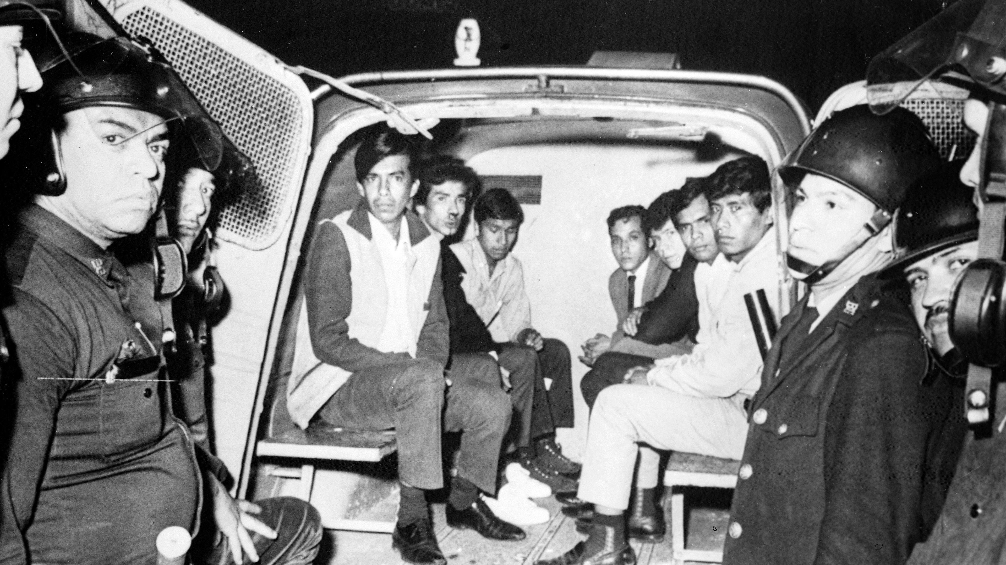 Studenten werden in Tlatelolco festgenommen (03.10.1968)