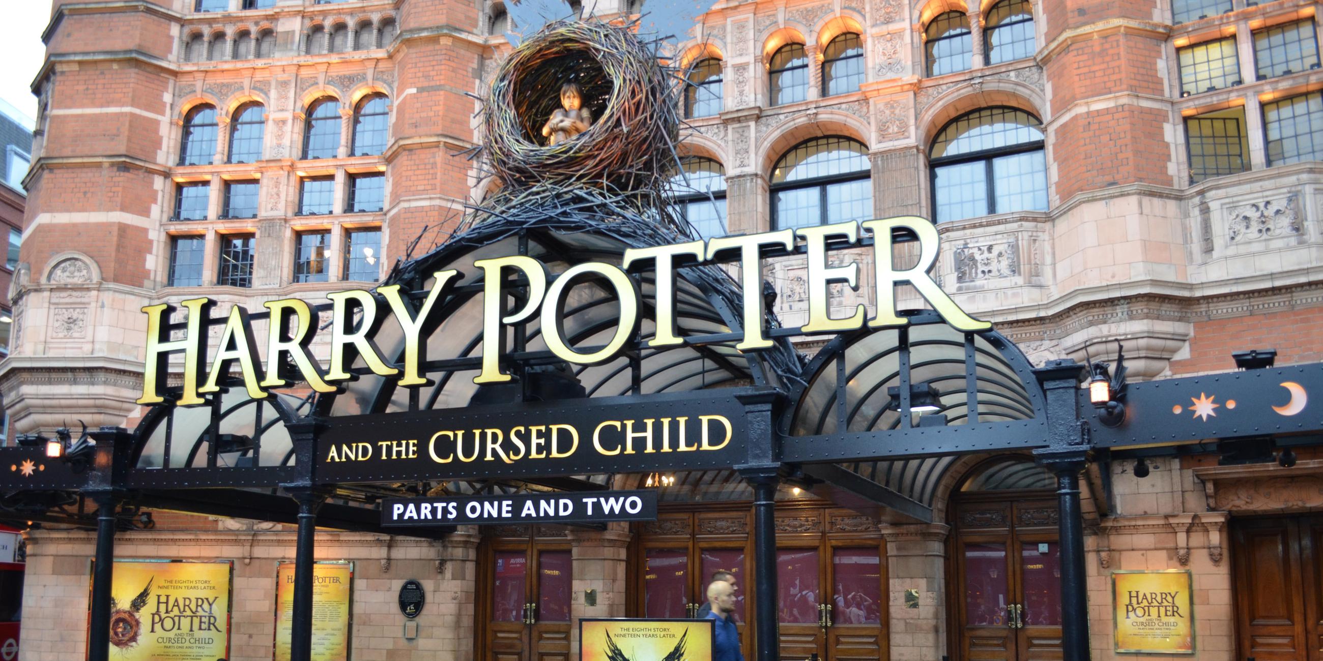 Das Palace Theatre bewirbt "Harry Potter und das verwunschene Kind"