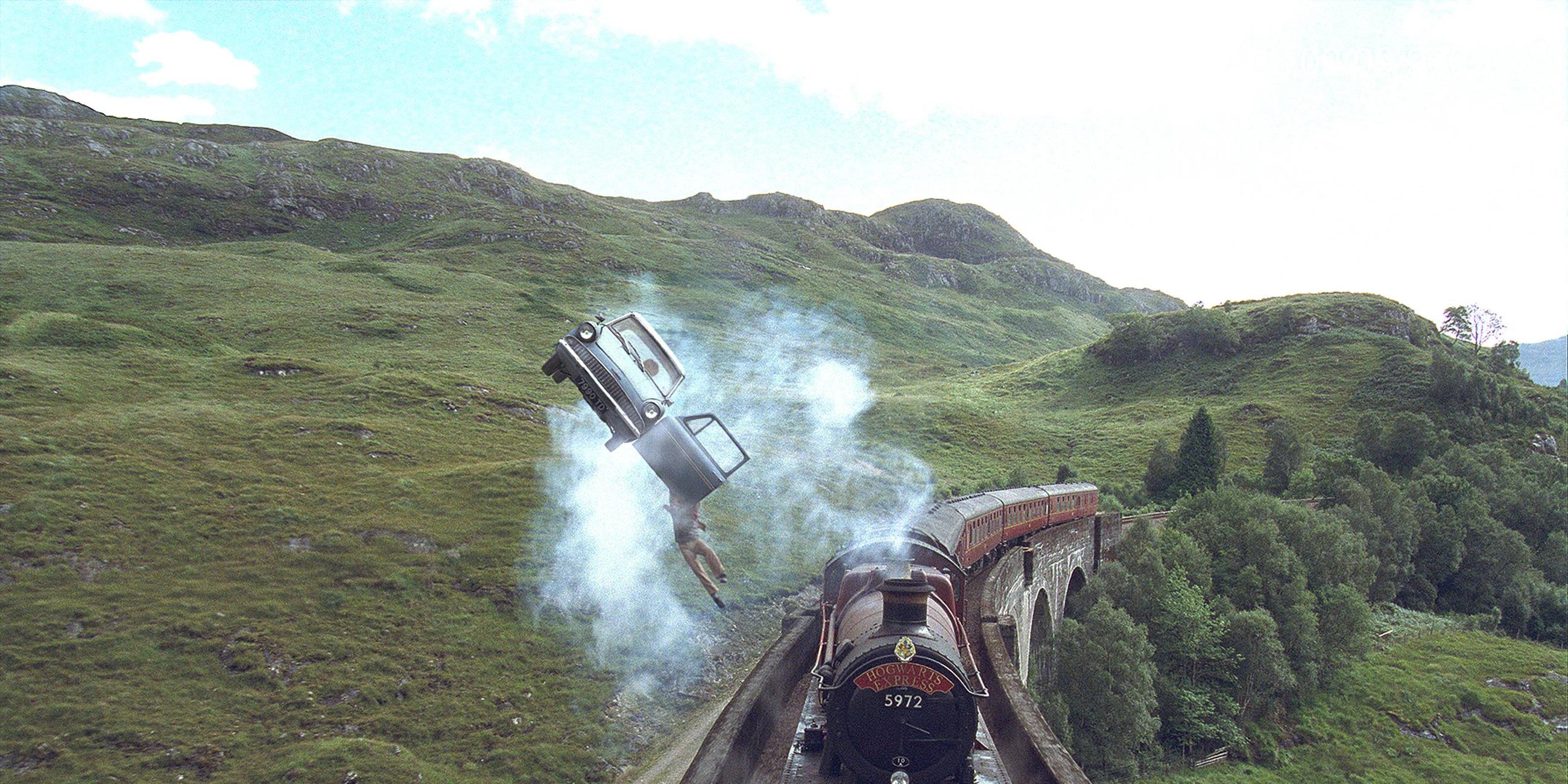 Hogwarts Express und fliegender Ford Anglia in Harry Potter und die Kammer des Schrecken