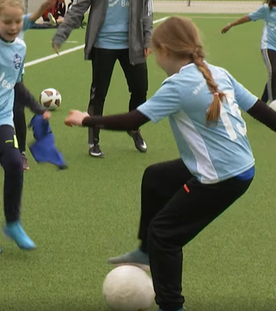 DFB-Aktion: Mädchen an den Ball