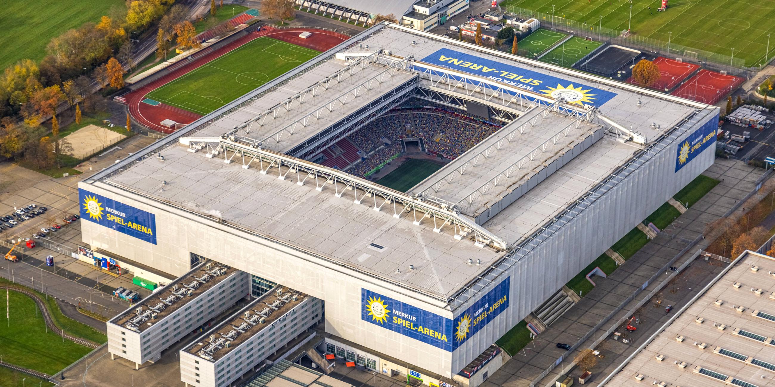 Erster Höhepunkt der Männer-EURO in Deutschland ist das Eröffnungsspiel am 10. Januar 2024 in der Düsseldorfer Fußballarena, deren Dach geschlossen wird.