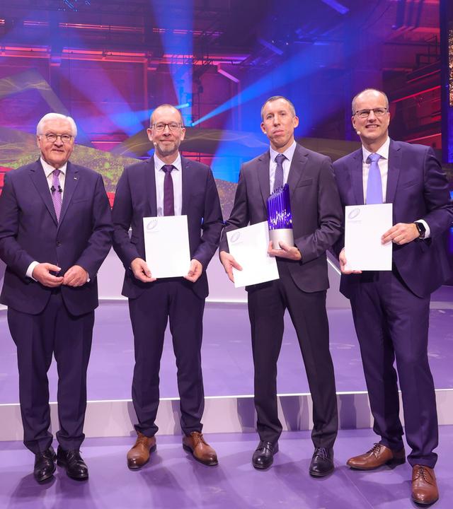 v.r.n.l. Yves Fehring, Bundespräsident Steinmeier, Christoffer Uhr, Pierre Andrieu, Kai Weeber