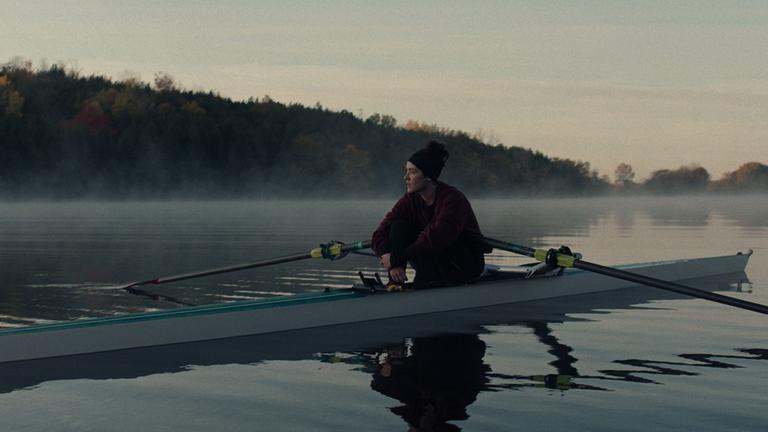 "Die Novizin": Alex (Isabelle Fuhrman) zwingt sich zu jeder Tageszeit aufs Wasser.
