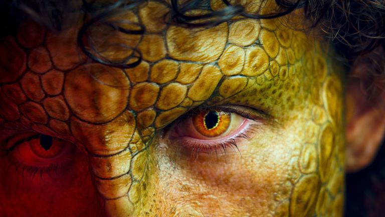 "Club der Dinosaurier":  Ben (Shadi Eck) verwandelt sich zu einer dinosaurierartigen Reptilie.