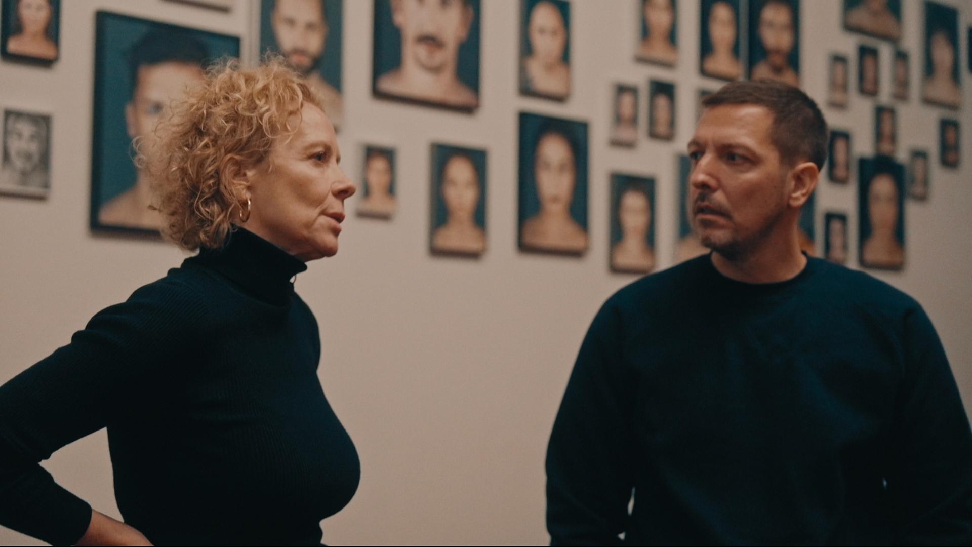 "German Guilt": Katja Riemann und Thilo Mischke unterhalten sich im Maxim Gorki Theater.