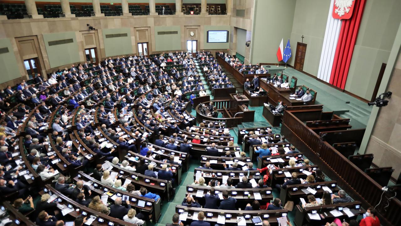 Nationalkonservatives Regierungsbündnis in Polen beendet - Vimarsana News