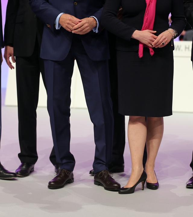 Manner und Frauenfüße 