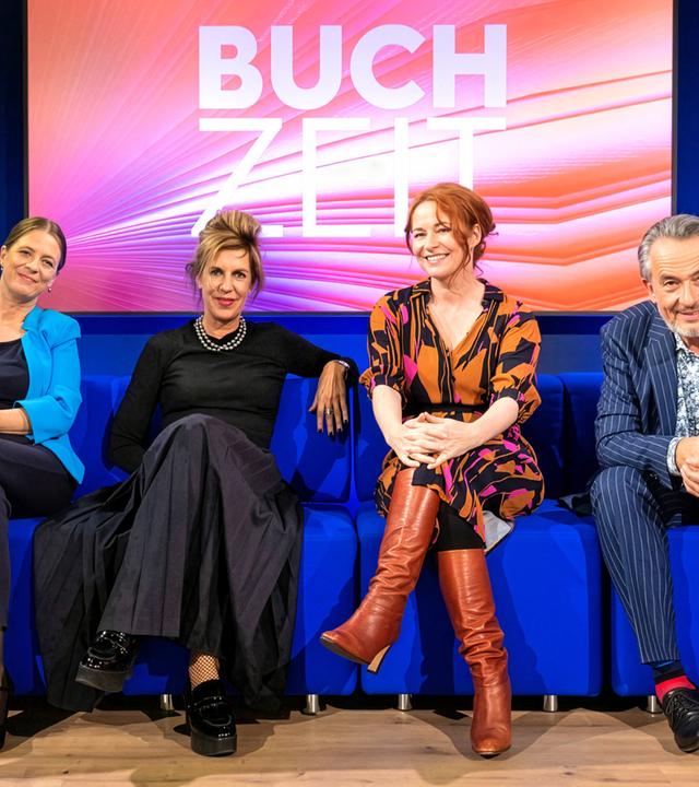 Sandra Kegel, Barbara Vinken, Katrin Schumacher und  Gert Scobel auf dem Blauen Sofa 