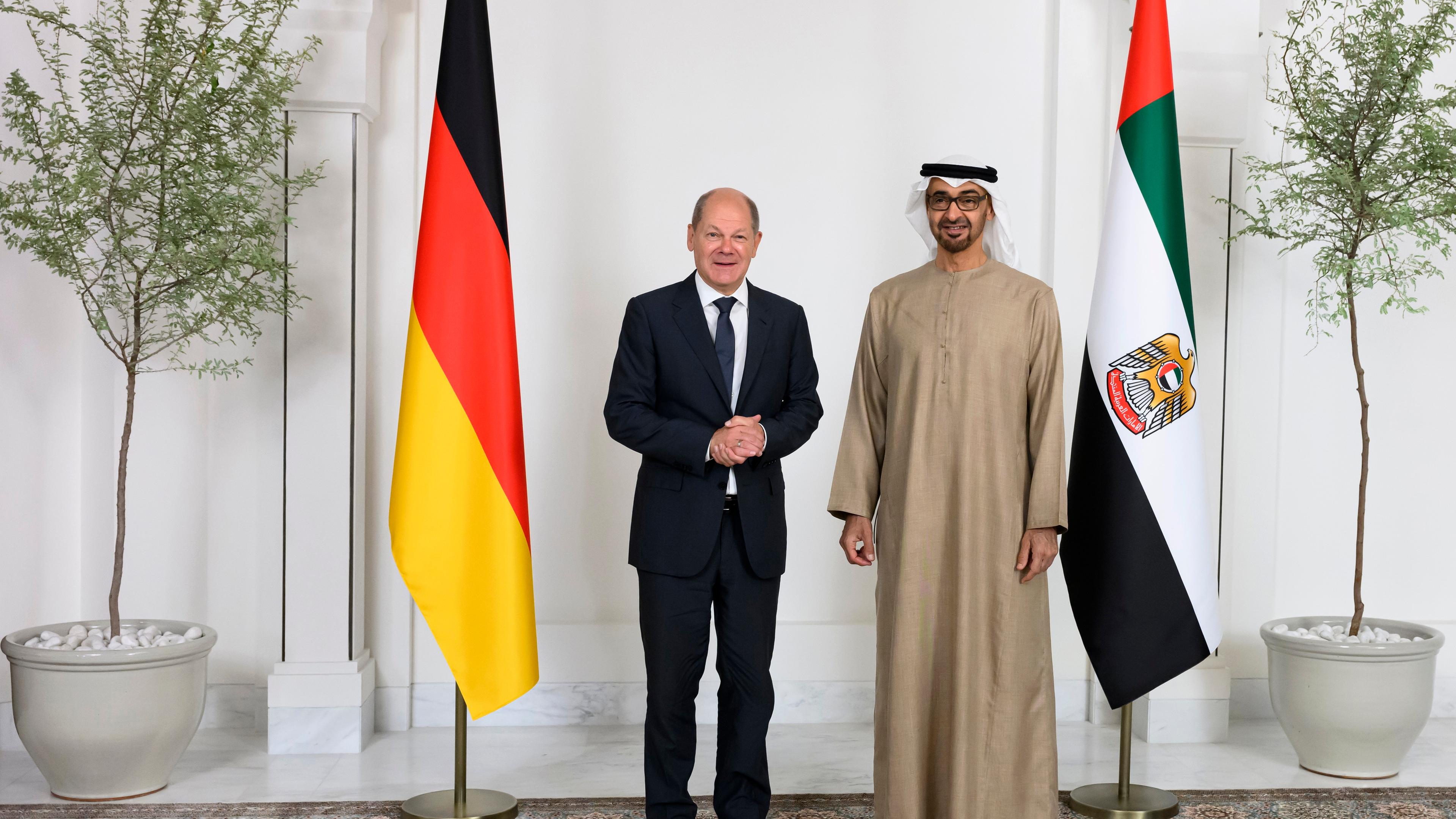 Katar, 25.09.2022: Kanzler Scholz trifft sich in Katar mit dem Präsidenten der Vereinigten Arabischen Emitate.