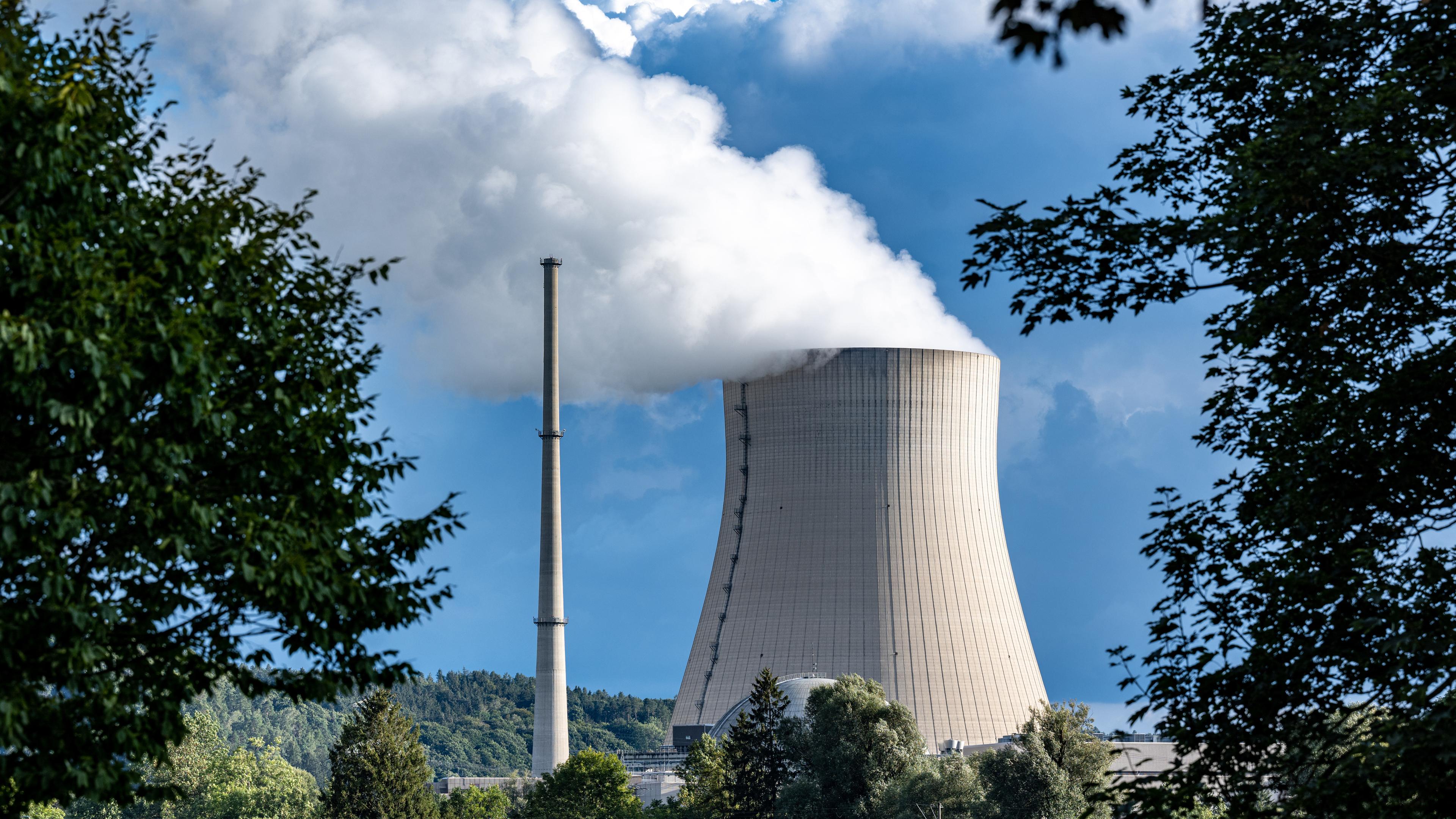 Ein Atomkraftwerk in Essenbach in Bayern.