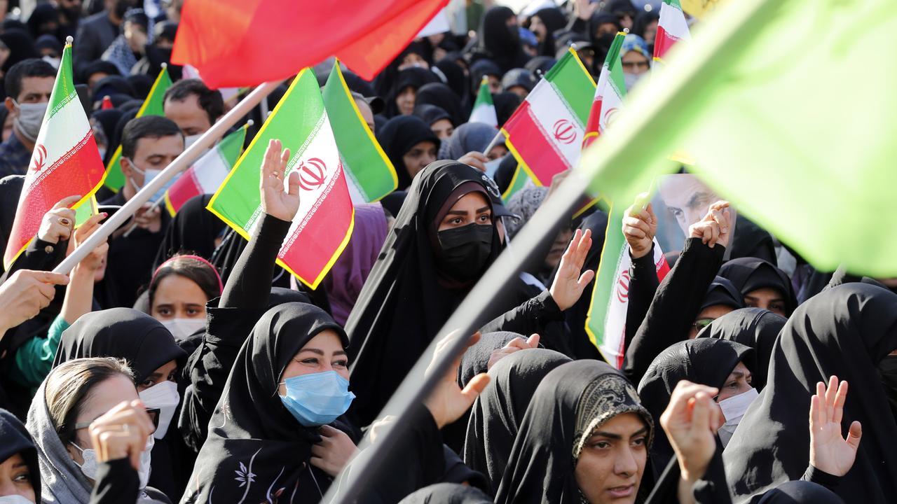Weltweite Solidarit t Mit Protesten Im Iran ZDFmediathek