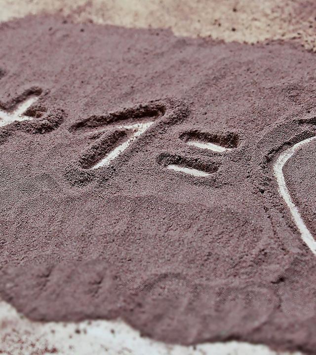 Motiv im Sand: 1+1 gleich Herz (Liebe)