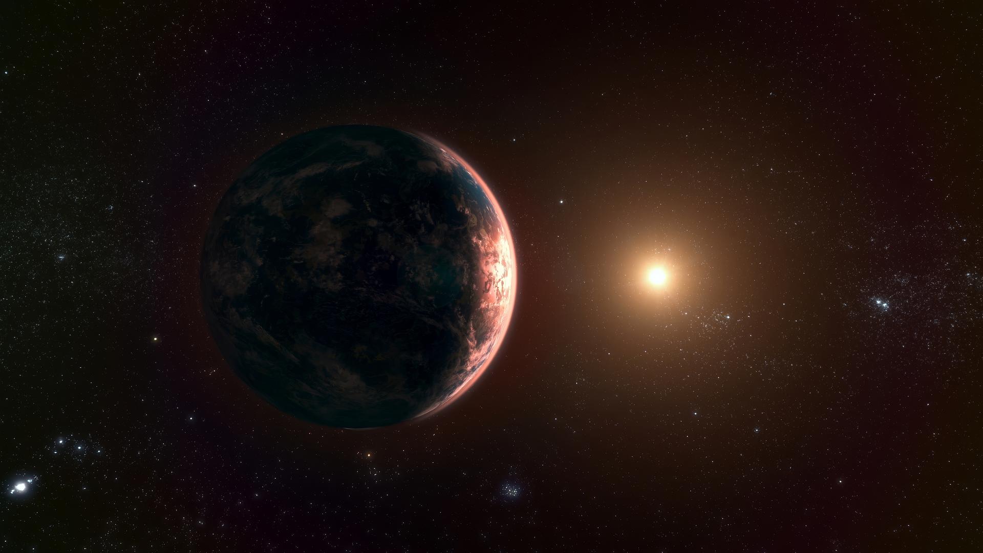 Eine Computeranimation zeigt einen fremden Planet in einem fremden Planetensystem. Seine Atmosphäre schimmert rötlich.