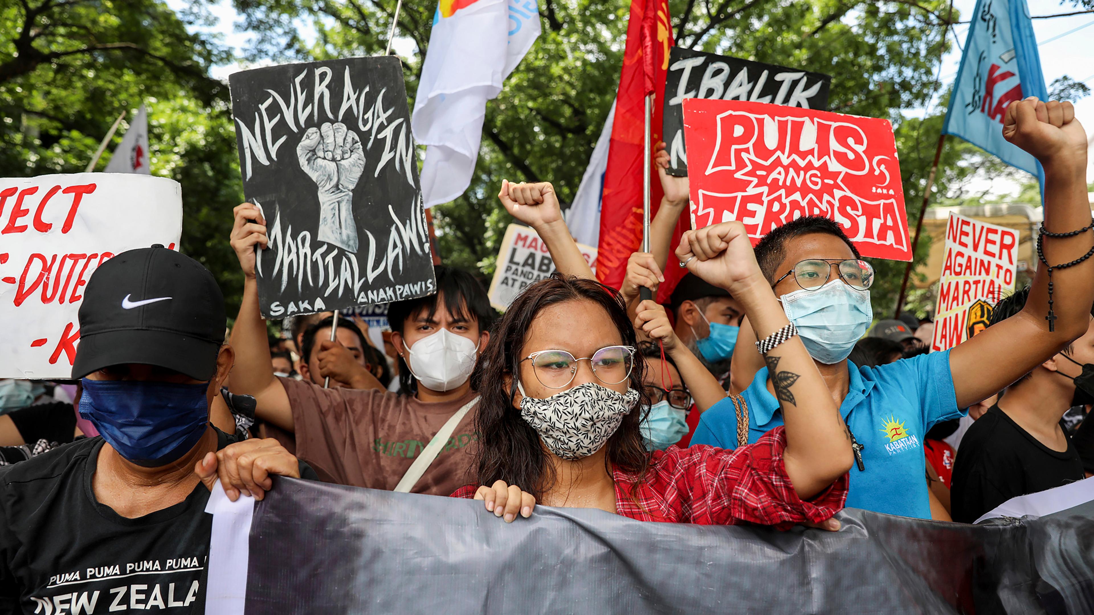 Aktivisten demonstrieren gegen Ferdinand Marcos Jr. auf den Philippinen