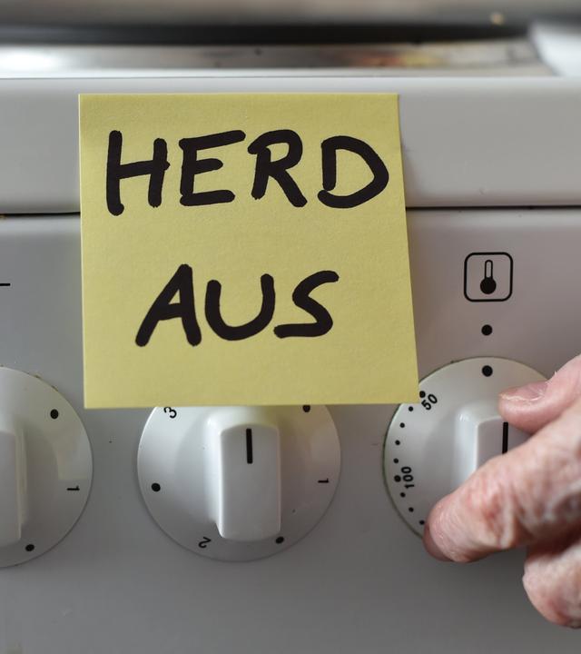 Zettel mit der Aufschrift "Herd aus"