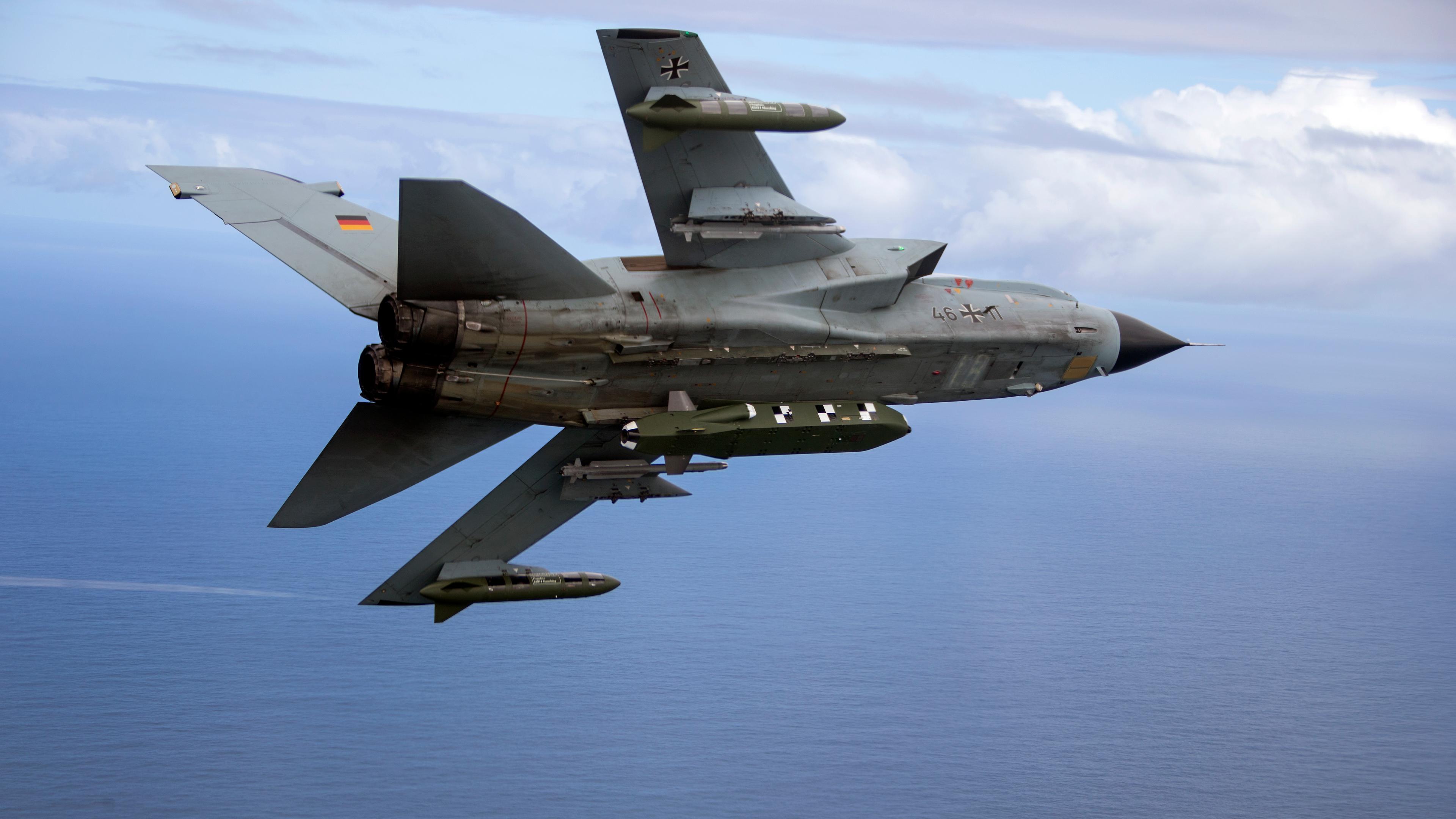 Ein Kampfjet Tornado IDS ASSTA 3.0, bestückt mit dem Lenkflugkörper Taurus, der im Rahmen der Übung «Two Oceans» über See fliegt, Südafrika, 28.03.2017