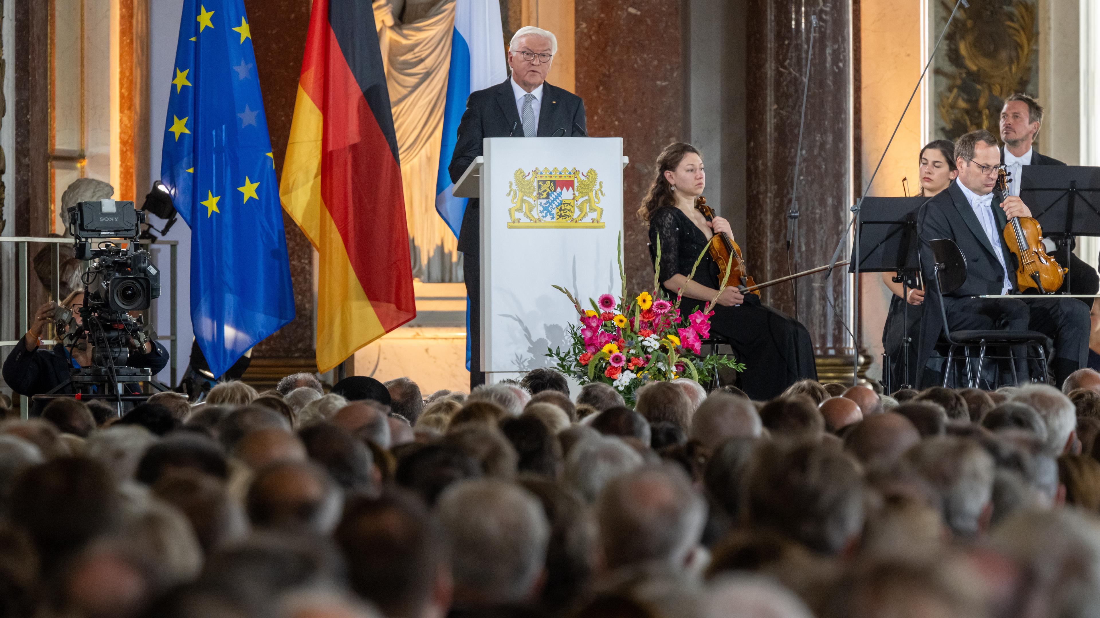 Präsident Steinmeier bei seiner Rede anlässlich 75 Jahre Grundgesetz.