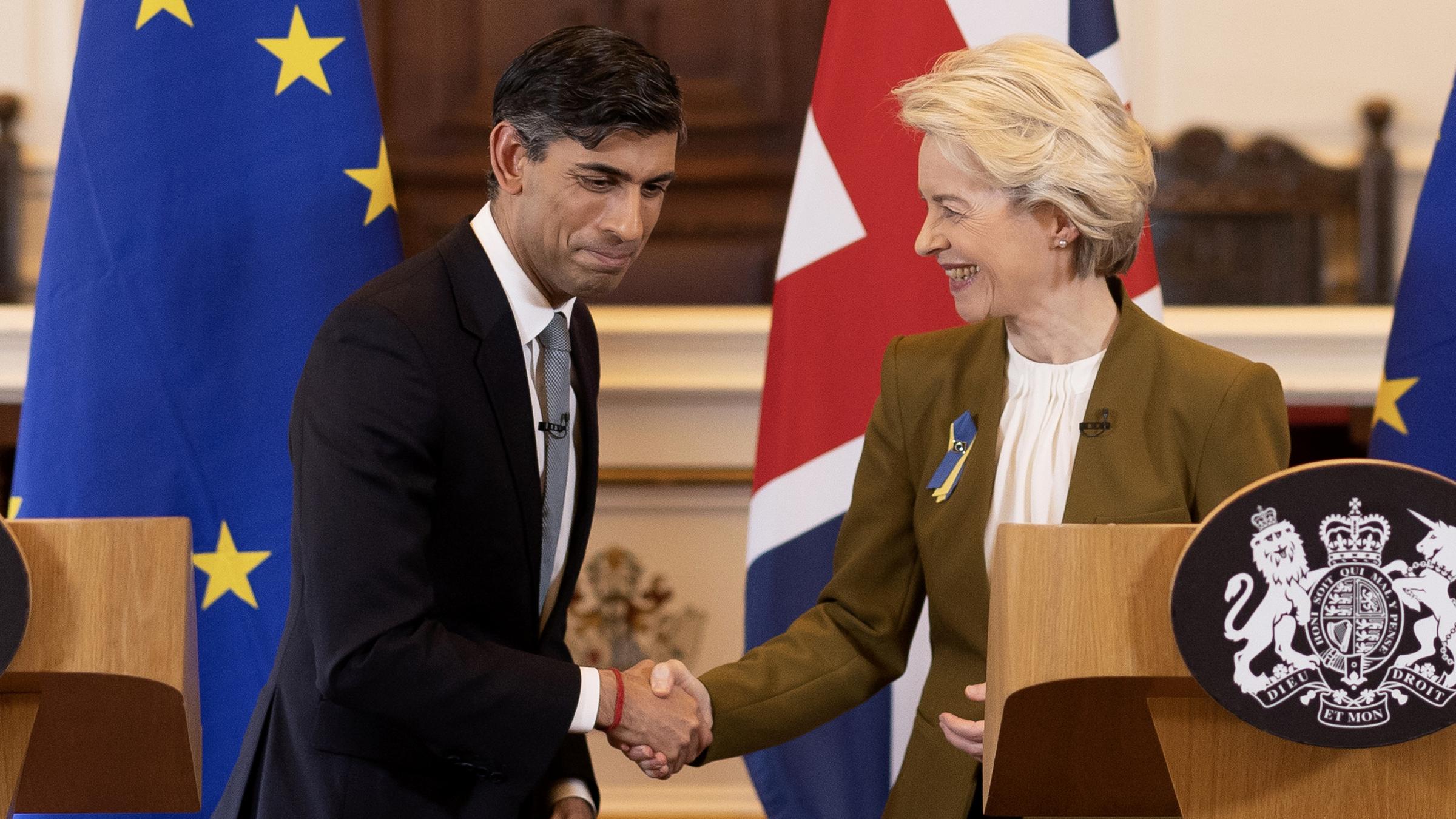 Windsor 27.02.2023, Rishi Sunak und  Ursula von der Leyen schütteln Hände