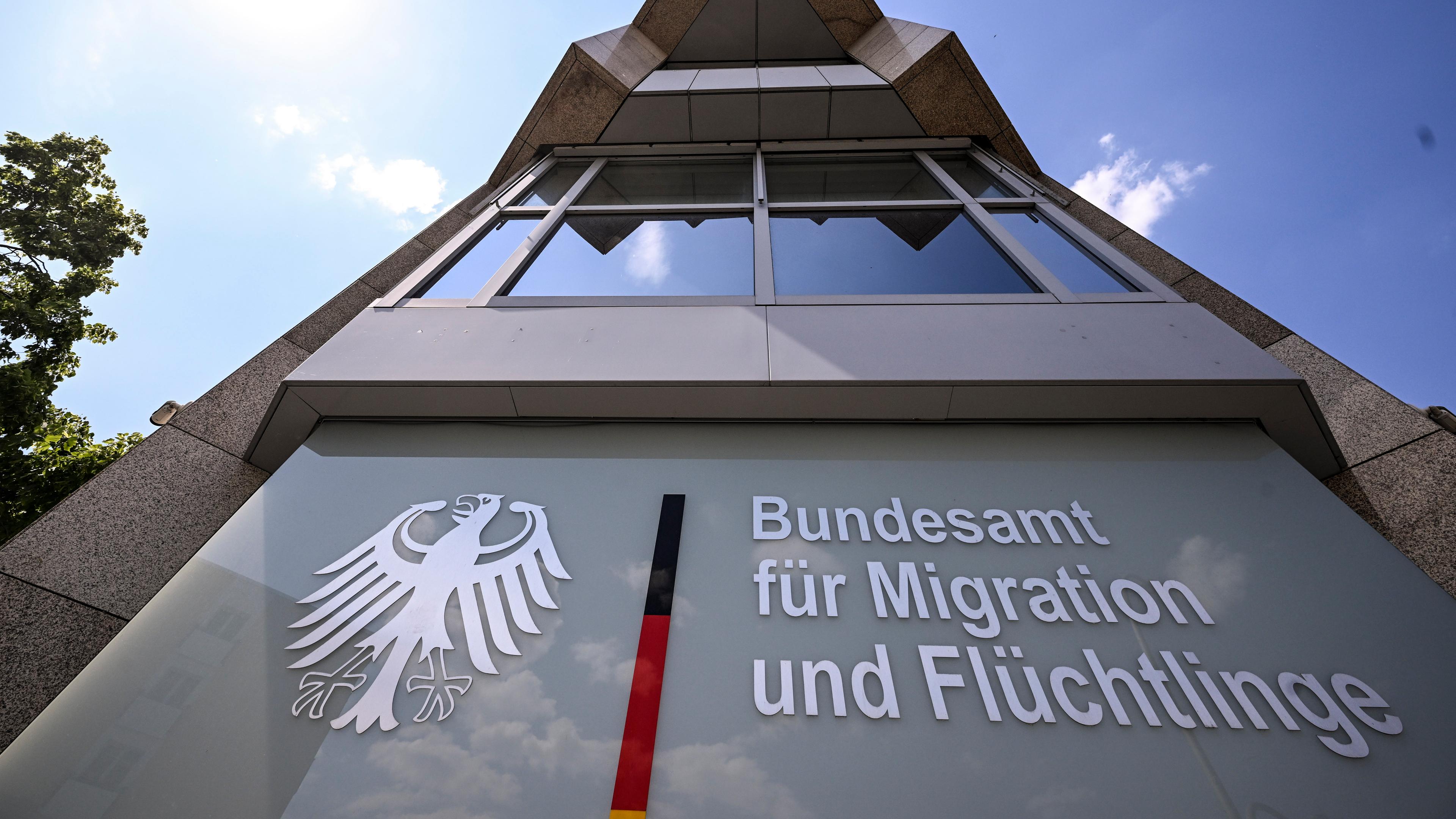 Eingang Bundesamt für Migration, Wilmersdorf 07.06.2023