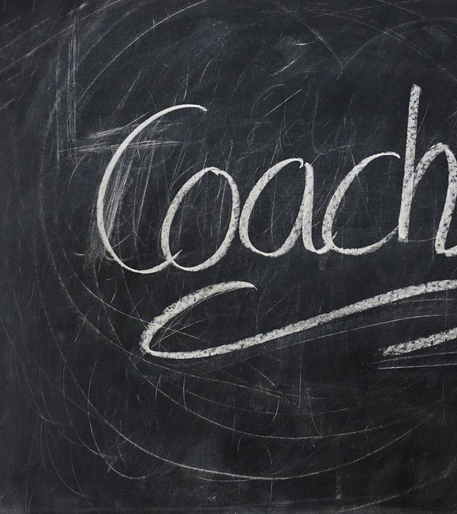 Schwarze Tafel mit der Aufschrift "Coach"