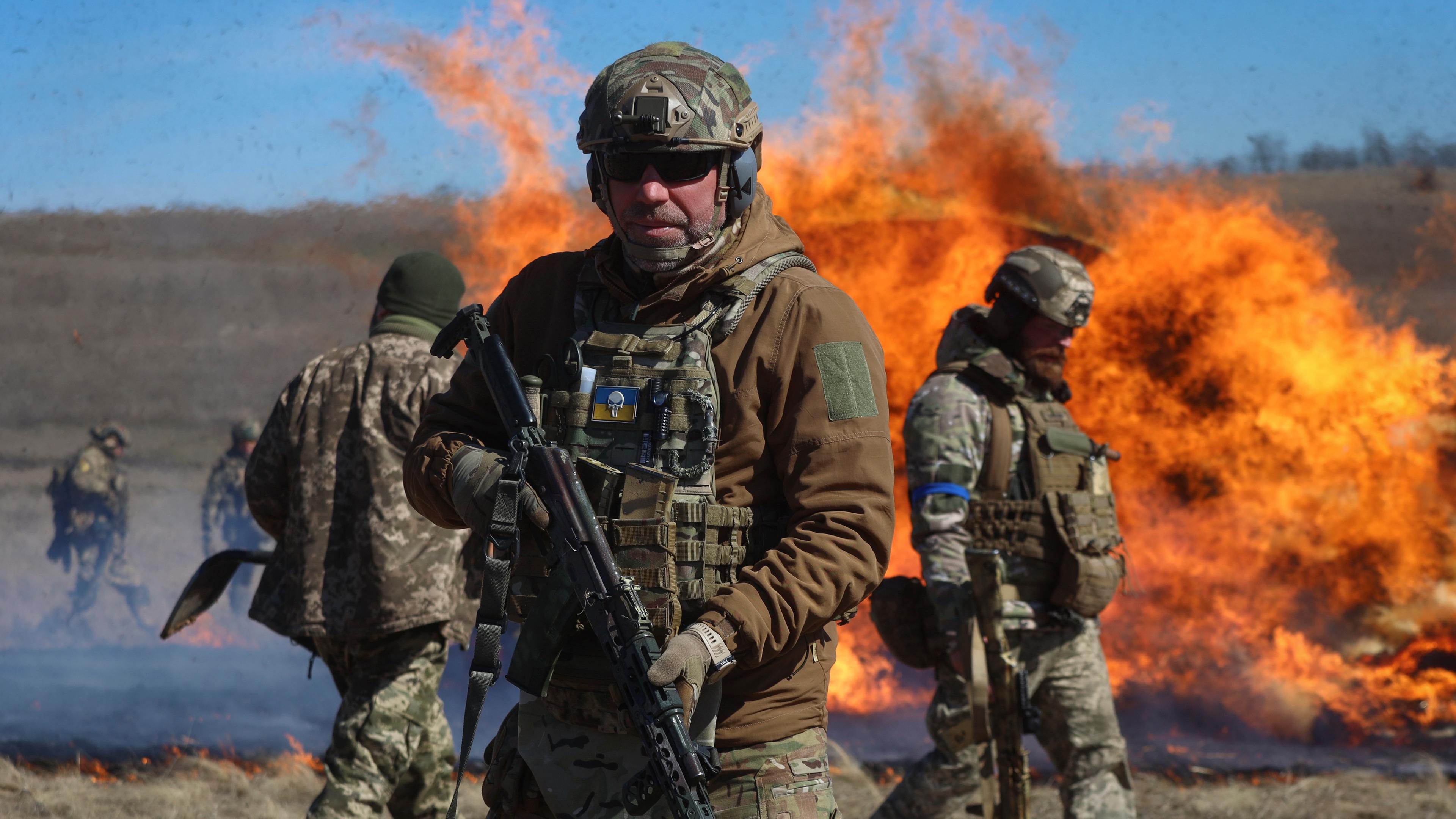 Soldaten und Explosion 