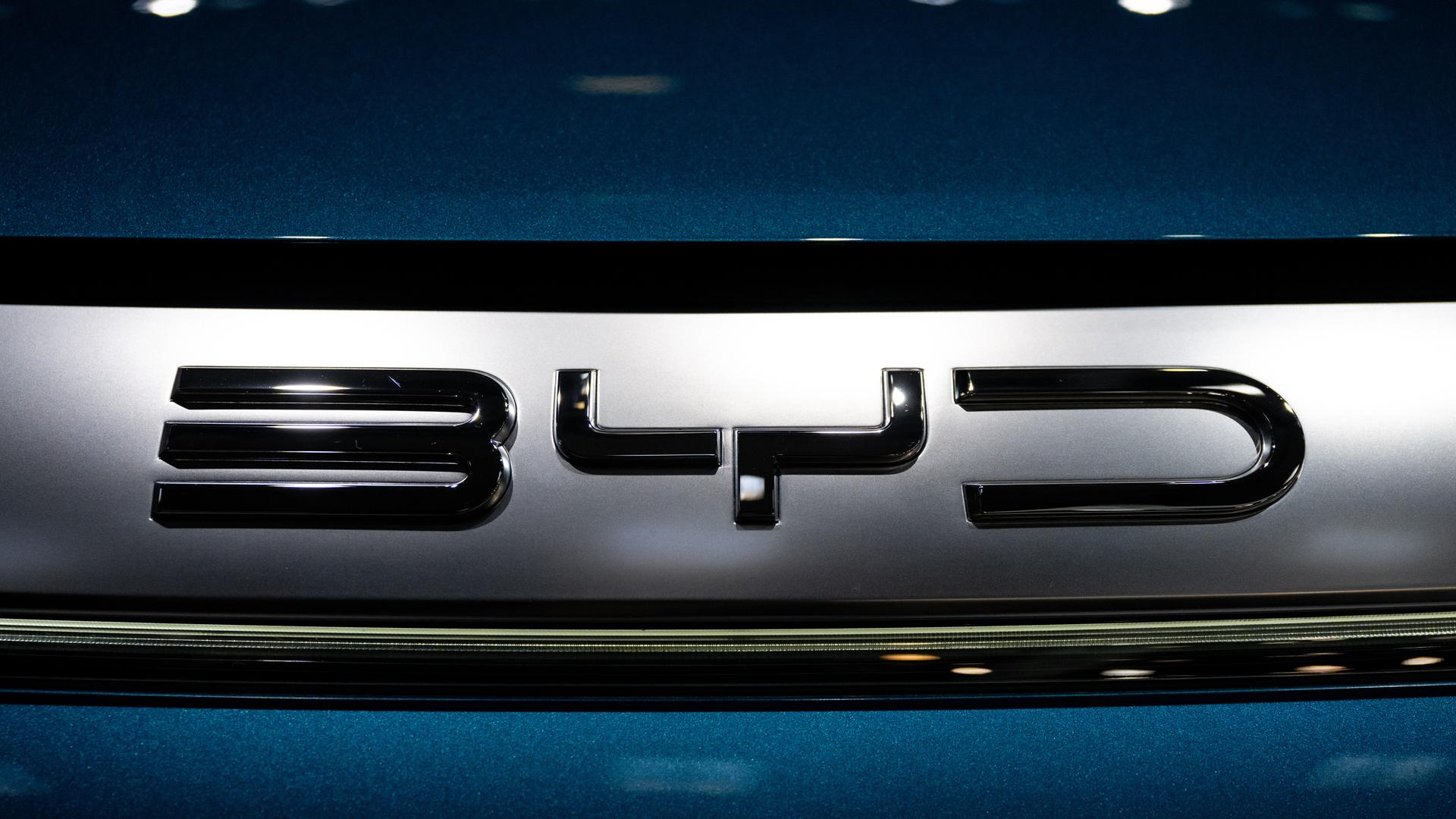 Schriftzug auf einem Auto