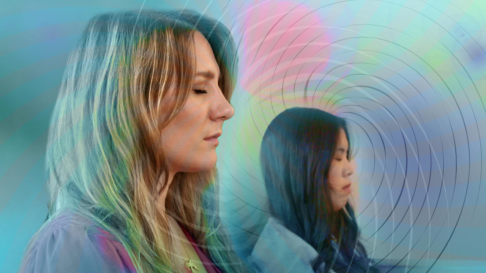 Mai Thi Nguyen-Kim und Jasmina Neudecker befinden sich in Hypnose.