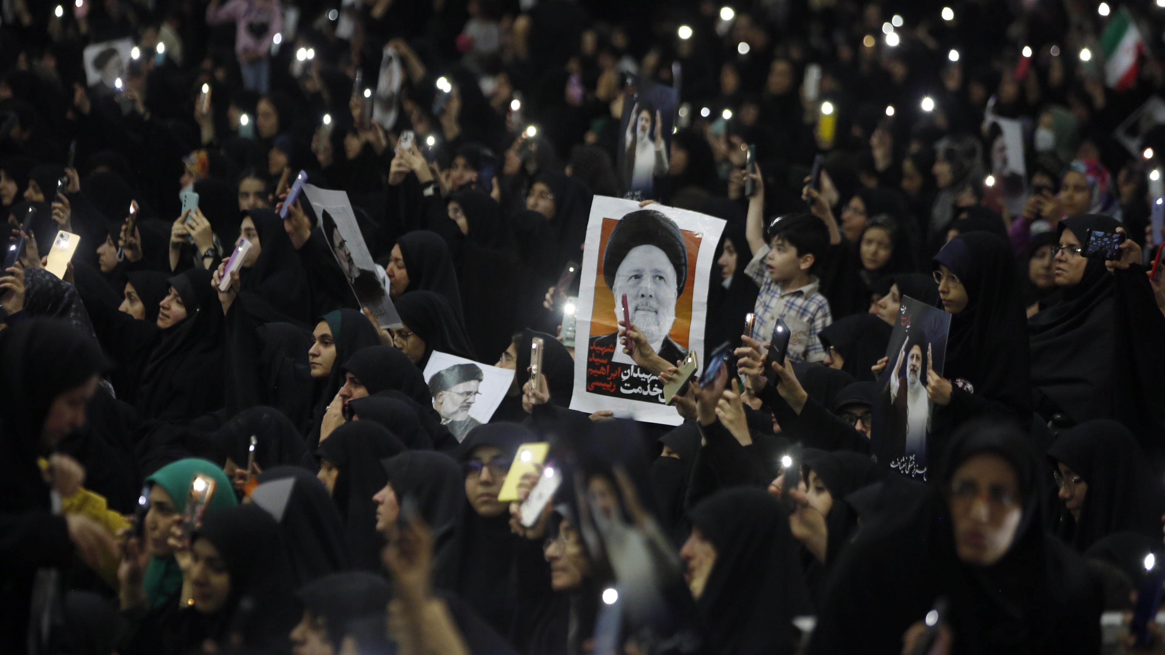 Hunderttausende Anhänger haben dem verstorbenen iranischen Präsidenten Raisi die letzte Ehre erwiesen. Als möglicher Nachfolger gilt der derzzeitige Parlamentspräsident Ghalibaf.  