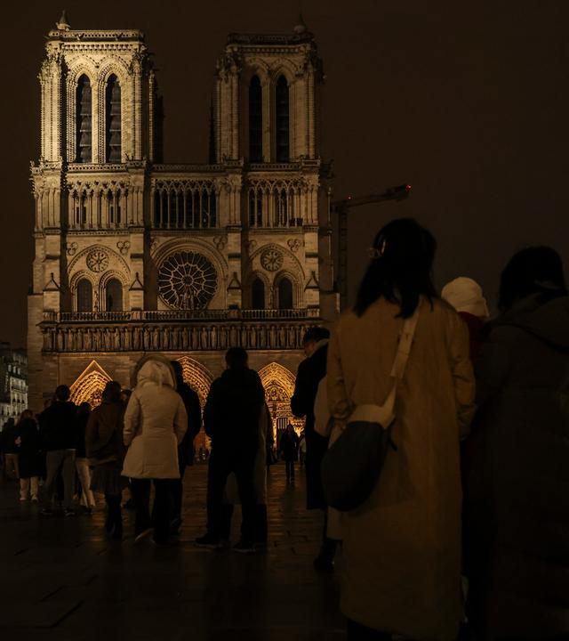 Notre Dame Symbolbild Lichtblicke 2024