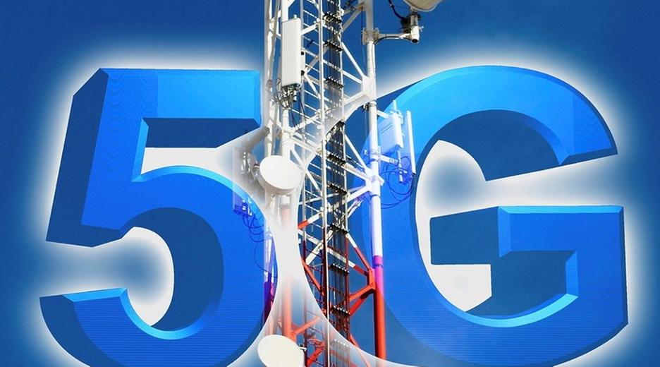 Funkmast, davor Aufschrift 5G